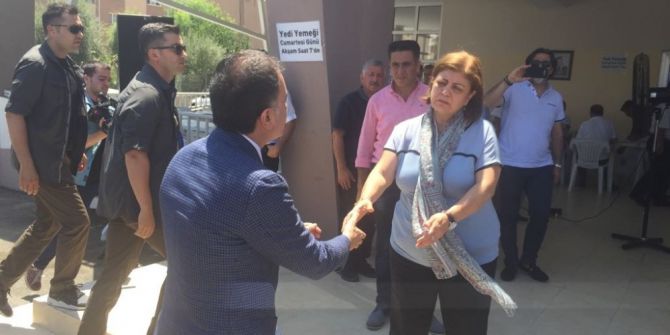 Bakan Çelik’ten, Karalar Çiftine Taziye Ziyareti