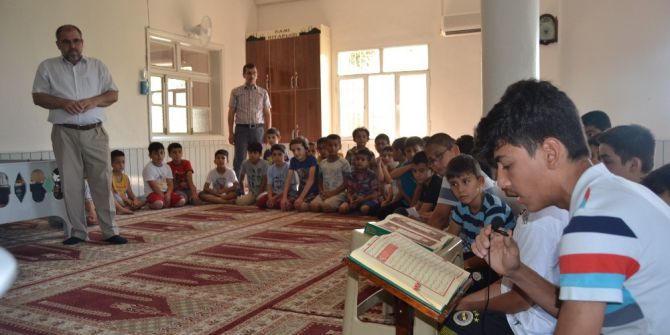 Yaz Kuran Kursu Öğrencileri 15 Temmuz Şehitleri İçin Hatim İndirdi