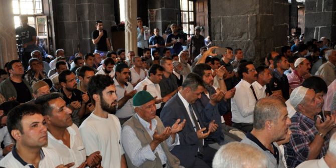Diyarbakır’da 15 Temmuz Şehitleri İçin 2 Bin 250 Hatim Okutuldu