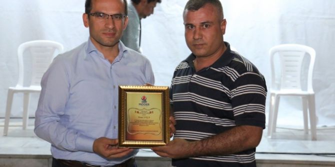 Midder’den Ayhan’a Onursal Üyelik Belgesi