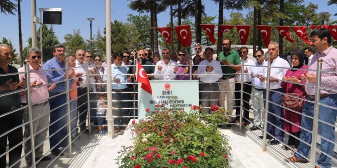 Ercik, Ömer Halisdemir’in Kabrini Ziyaret Etti