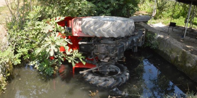 Traktör Sulama Havuzuna Düştü: 1 Yaralı