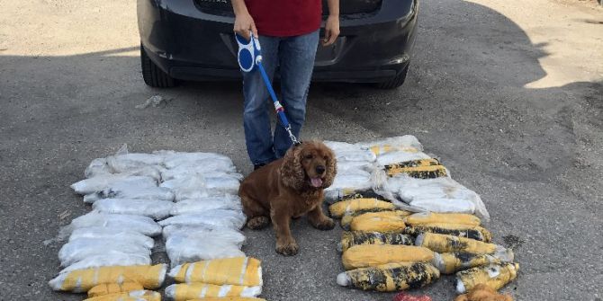 Polis Ekipleri Tamirci Gibi Çalışıp Otomobilin Zulasından 27 Kilo Esrar Çıkardı