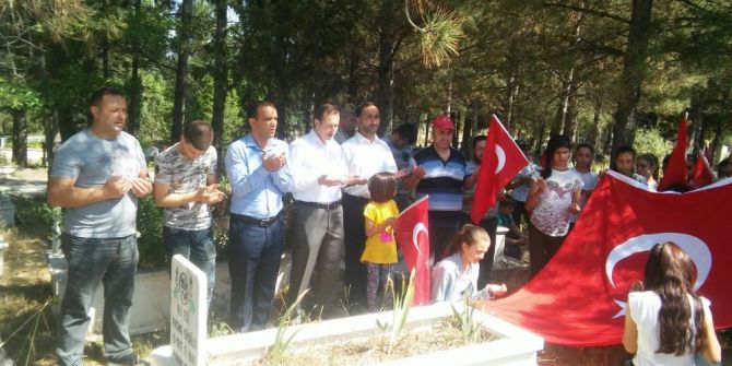 Kuran Kursu Öğrencilerinden Şehitlik Ziyareti