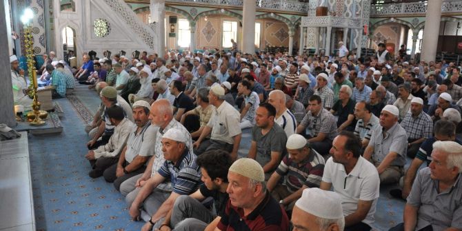 Camilerde 15 Temmuz Şehitleri İçin 100 Bin Hatim Duası Yapıldı