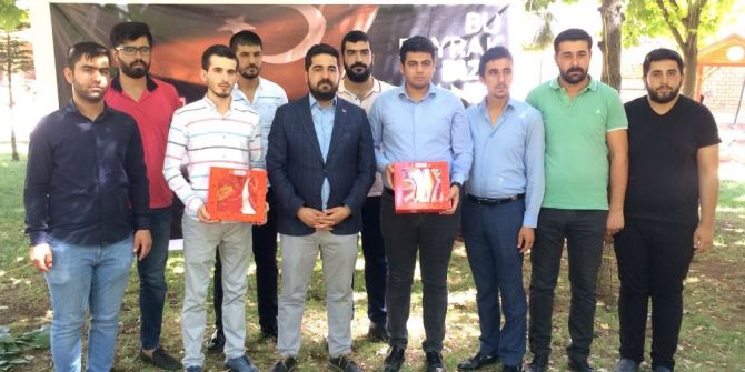 Türk Bayrakları Cumhurbaşkanı Erdoğan’a Teslim Edilecek