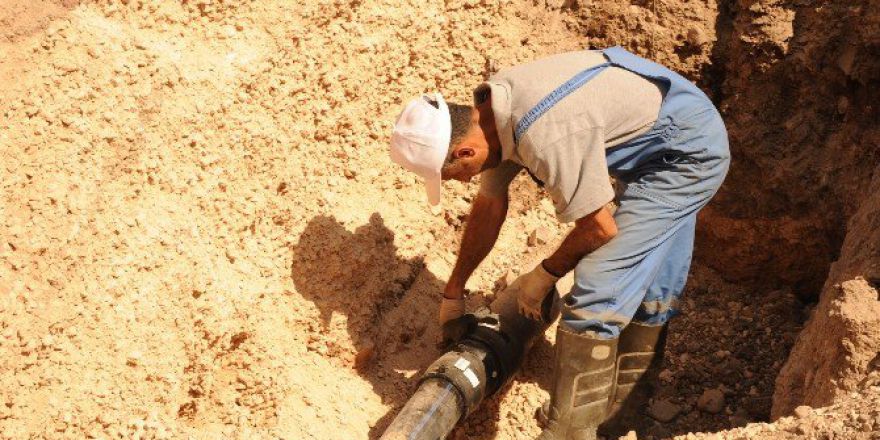 Dicle Mahallesi’ne Polietilen Boru Döşeniyor