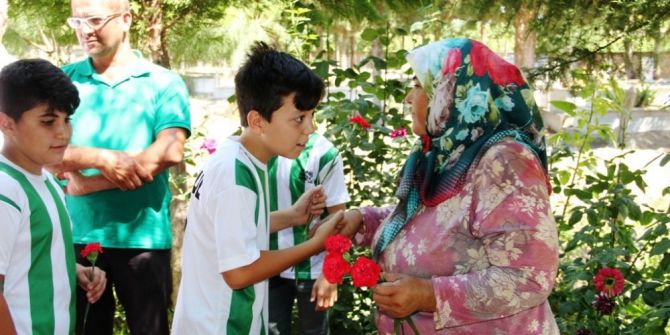 Kur’an Kursu Öğrencileri 15 Temmuz Şehitlerini Dualarla Andı
