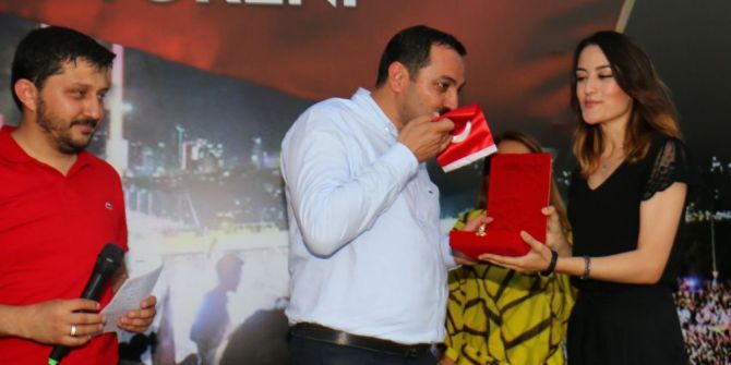 81ilden 250 Gencin Cumhurbaşkanı Recep Tayyip Erdoğan’a Teslim Edeceği Türk Bayrağı Törenle Antalya’yı Temsil Edecek Gençlere Emanet Edildi