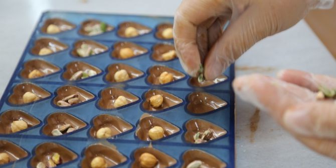 Başkan Eşinden Çikolata Projesine Destek