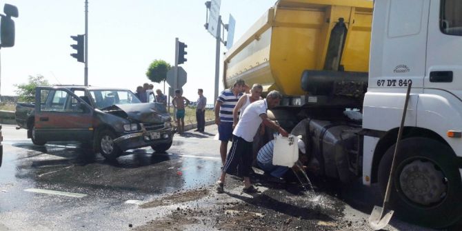 Kamyonetle Tır Çarpıştı: 2 Yaralı
