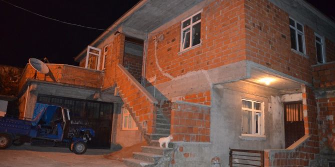 Eşini Öldürmekten Yargılanan Kadın Hakim Karşısında