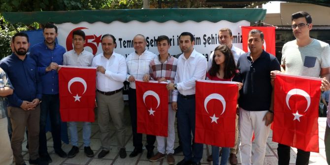 Ak Parti’li Gençler Emanet Aldıkları Türk Bayraklarıyla Uğurlandılar