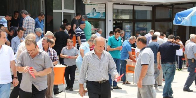 Cuma Namazı Sonrası Mevlüd Şekeri Dağıtıldı