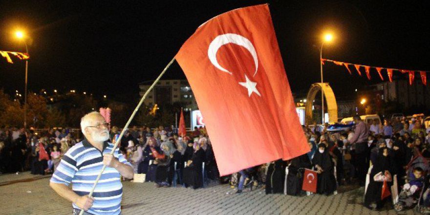 Oltu’da Demokrasi Nöbetine Ara Verildi