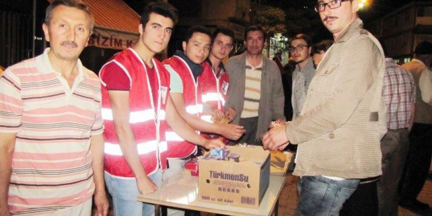 Kızılay’dan Demokrasi Nöbetine Destek