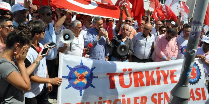 İzmir’de Denizdeki Grev Devam Ediyor