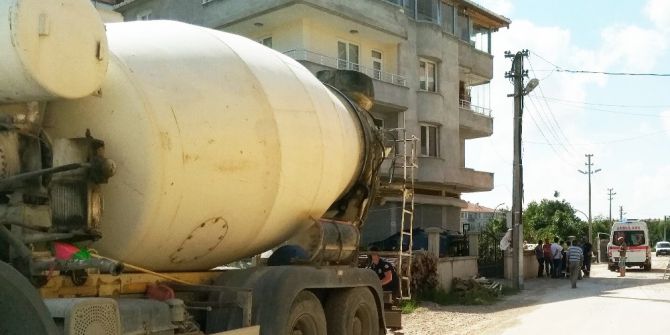 Beton Mikserinin Kopardığı Kabloya Takılan Kadın Yaralandı