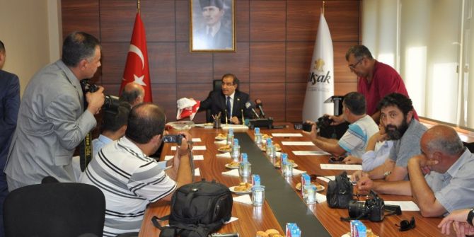 Uşak Valisi Demir Basın Mensupları İle Buluştu