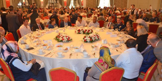 Şehit Ve Gazi Aileleri Yemekte Buluştu