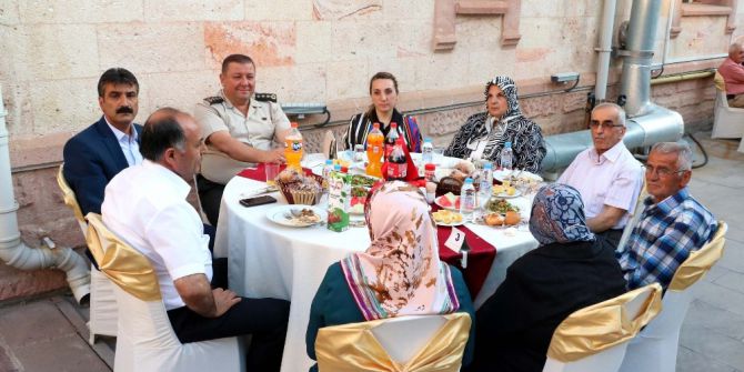 Yozgat Valiliği Tarafından Şehit Ve Gazi Yakınları Onuruna Yemek Verildi
