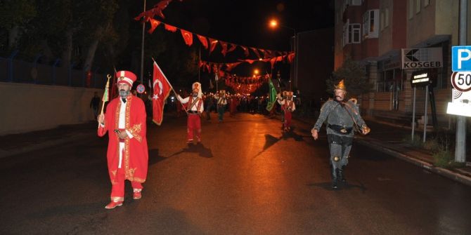 Karslılar 15 Temmuz Şehitlerine Mehter Marşıyla Yürüdü