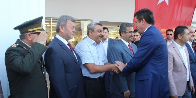 Bakan Zeybekci, Şehit Yakınları Ve Gazilerle Bir Araya Geldi