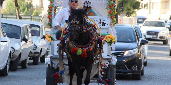 Efeler’de Faytoncular Randevuyla Çalışıyor