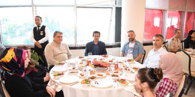 Başkan Dr. Şadi Yazıcı Şehit Aileleri Ve Gazileri Ağırladı