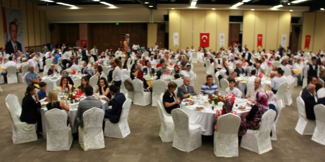 Cumhurbaşkanı Erdoğan’ın 15 Temmuz’da Kaldığı Marmaris’teki Otelde Şehit Ailelerine Yemek Verildi