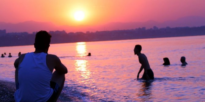 Antalya’da Gece İle Gündüz Birbirine Girdi
