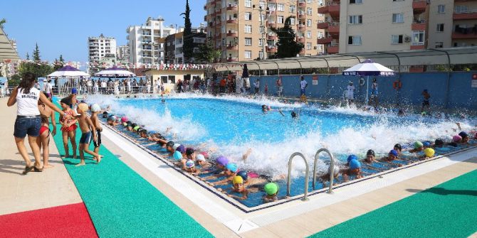 Mezitli’de 425 Kursiyer Daha Yüzme Öğrendi