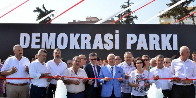 Mersin’de Demokrasi Parkı Açıldı