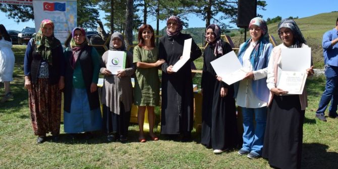 Arı Sütü Eğitimini Tamamlayan Kadınlara Sertifika