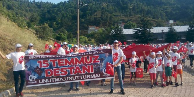 Simav’da ’Demokrasi Ve Özgürlükler Günü’ Yürüyüşü