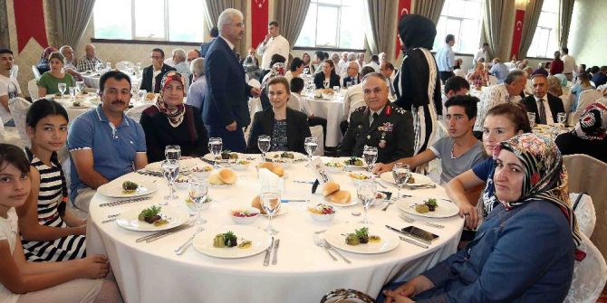 Başkan Karaosmanoğlu Şehit Ve Gazi Yakınları İle Buluştu