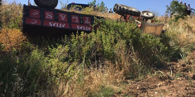 Traktör Şarampole Yuvarlandı