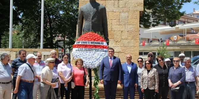 Chp 15 Temmuz’un Yıl Dönümünde Anıta Çelenk Sundu