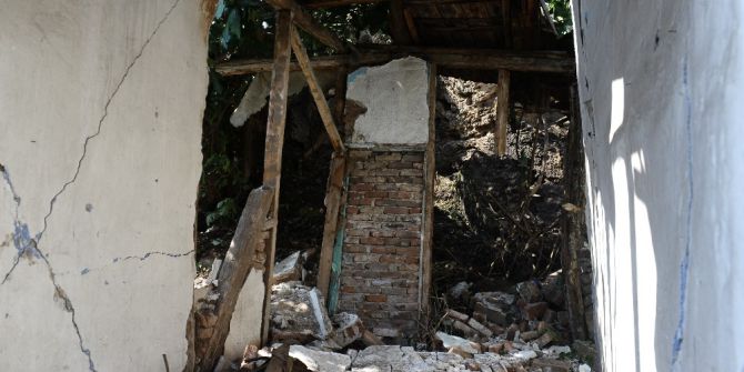 Tarihi Surlardan Kayan Toprak Mahalleliyi Ayağa Kaldırdı