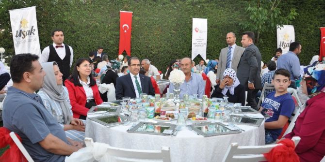 Uşak Protokolü Şehit Aileleriyle Bir Araya Geldi