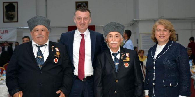 Bilecik’te Şehit Ve Gazi Ailelerine Yemek Verildi