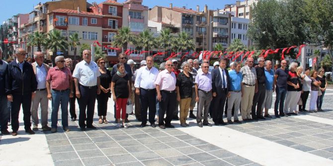 Çanakkale Chp’den 15 Temmuz Şehitleri İçin Çelenk