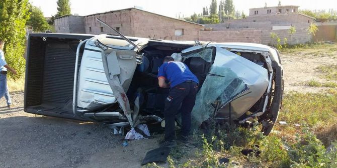 Kontrolden Çıkan Otomobil Takla Attı: 2 Yaralı