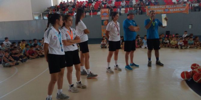 Turgutlu’da Belediyespor Basketbol Akademi’ye Yoğun İlgi