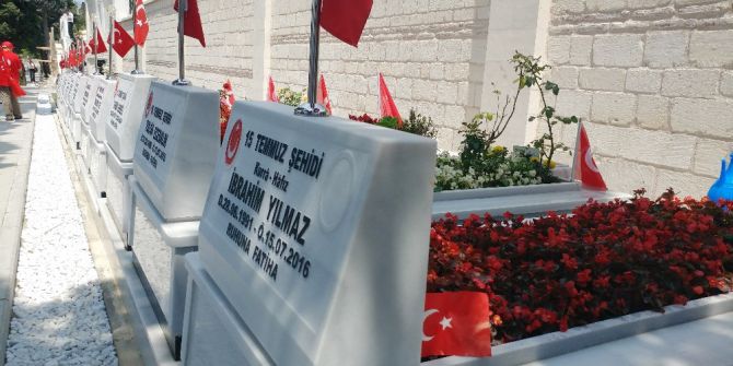 15 Temmuz Şehitliği Ziyaretçi Akınına Uğruyor