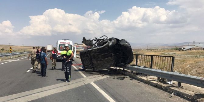 Kars’a Taziyeye Giden Aile Kaza Yaptı: 3 Ölü, 3 Yaralı