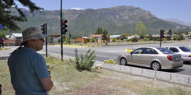 Işık İhlaline Sivil Trafik Polisi Ve Kameralı Denetim