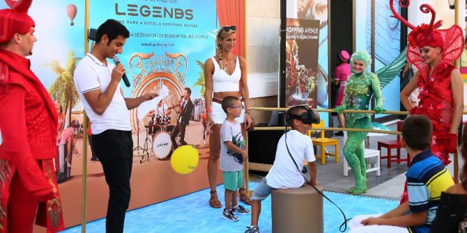 Çağla Şikel’den Sanal Gerçeklik Deneyimi