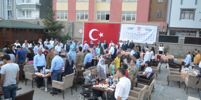 Vali Ünlü, Şehit Aileleri Ve Gaziler İle Yemekte Buluştu