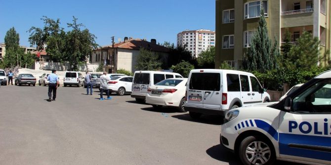 Polis Memuru İntihar Etti